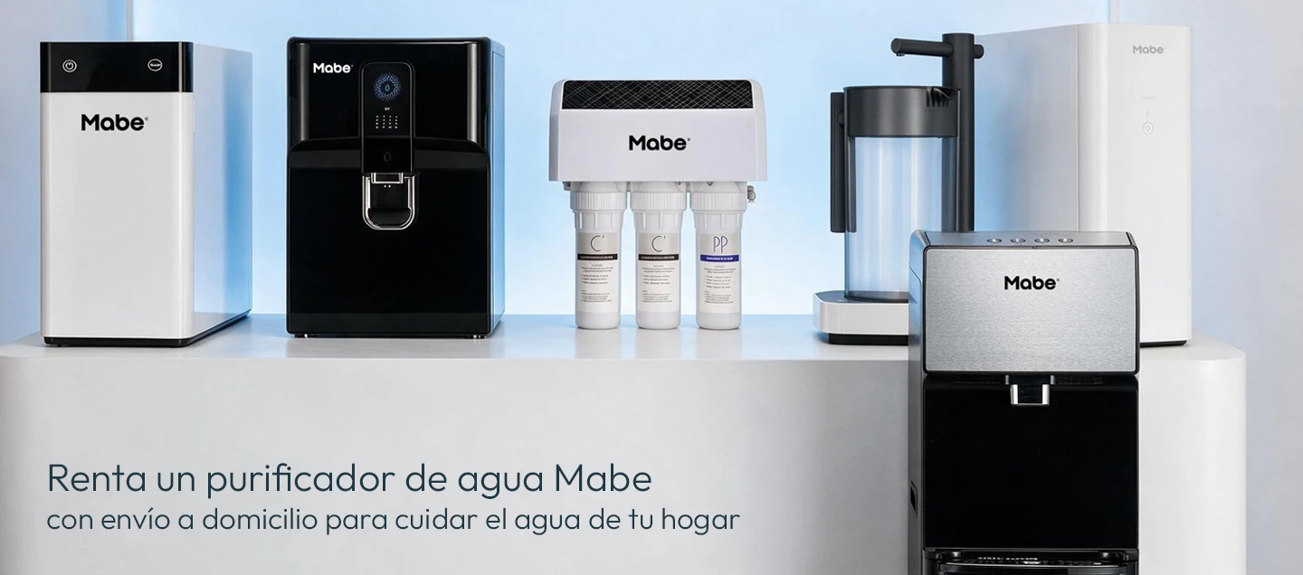 Exhibición de distintos modelos de purificadores de agua Mabe. Texto: “Renta un purificador de agua Mabe con envío a domicilio para cuidar el agua de tu hogar”.